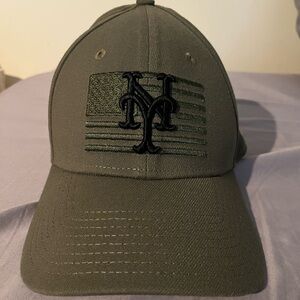 Unisex New Era olive green and black Met’s cap
